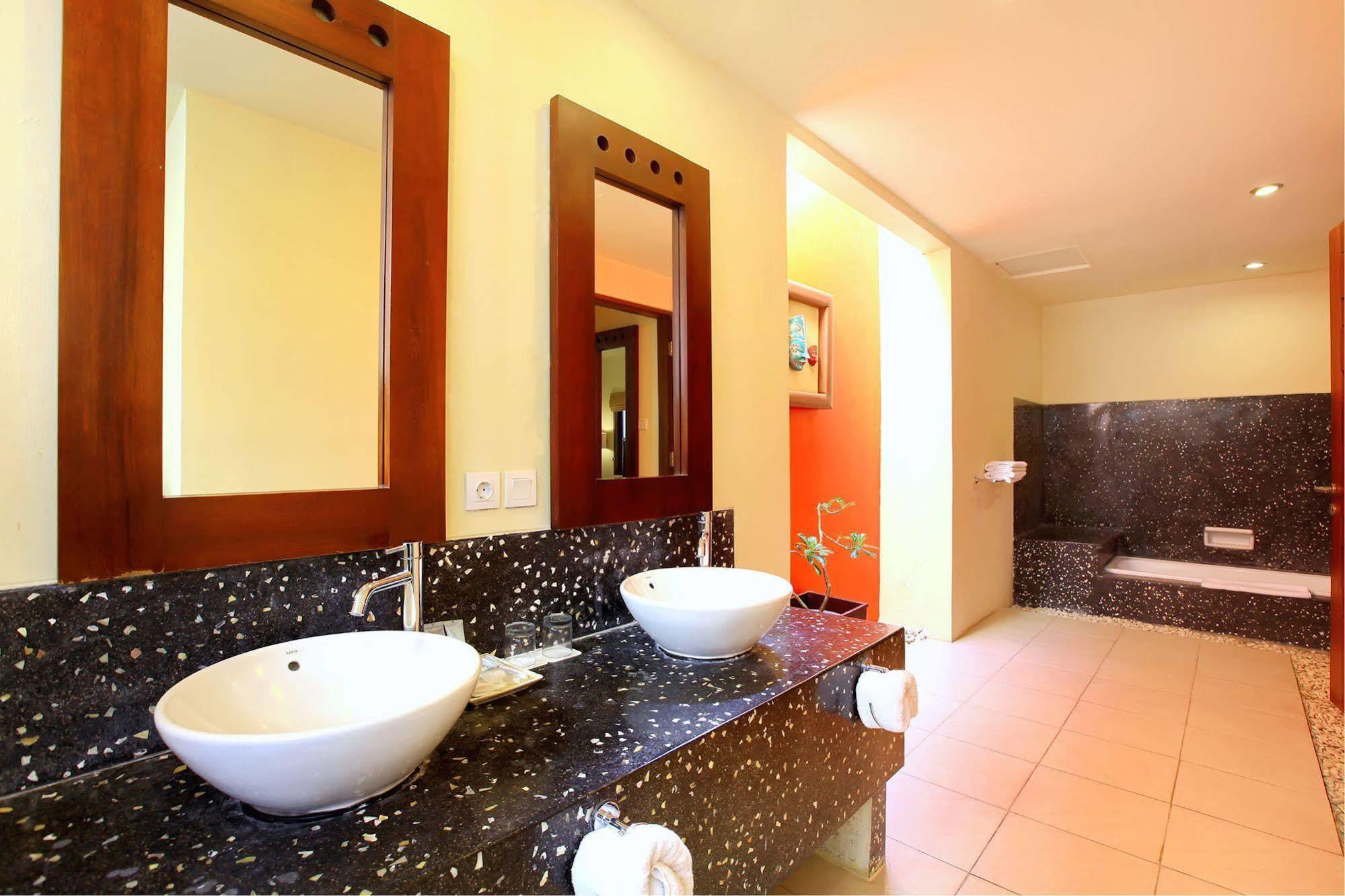 Mutiara Jimbaran Villas Kuta Selatan エクステリア 写真
