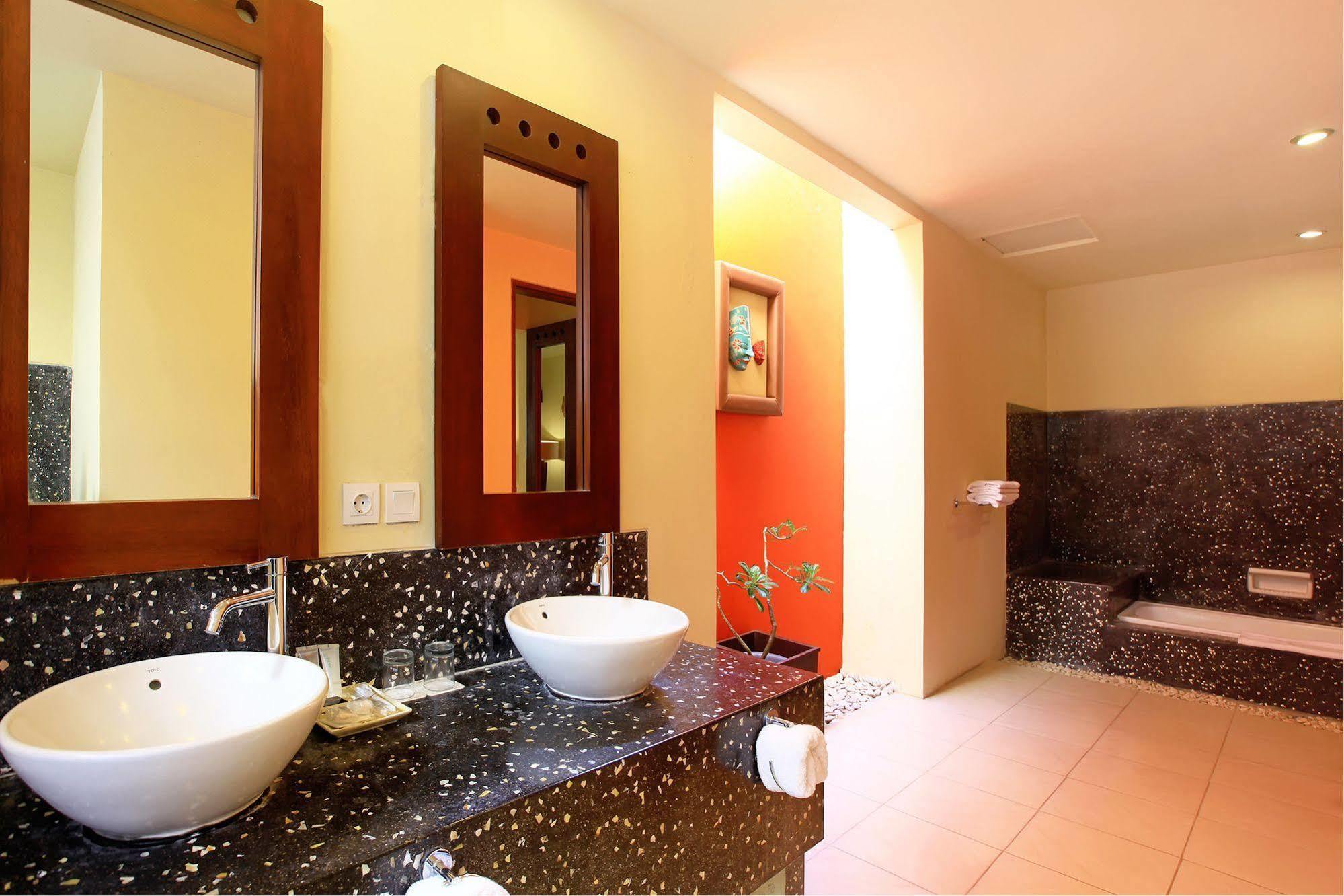 Mutiara Jimbaran Villas Kuta Selatan エクステリア 写真